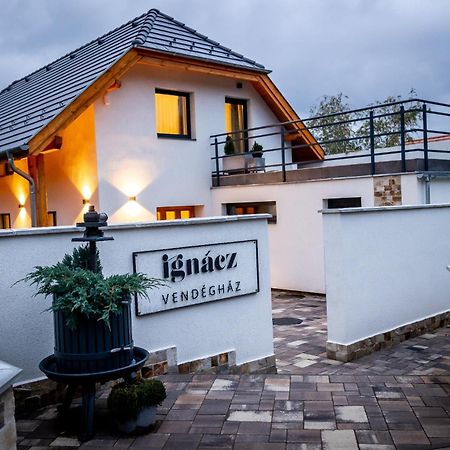 Hotel Ignacz Vendeghaz Pálosvörösmart Esterno foto